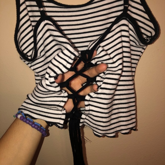 Cropped Tank Top - Picture 8 of 9